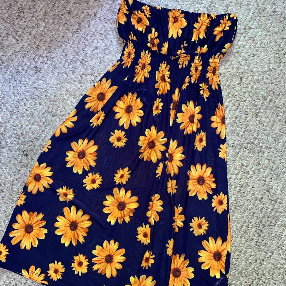 Adorable strapless summer dress with sunflowers